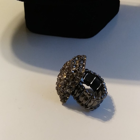 Beautiful ring - Picture 4 of 4